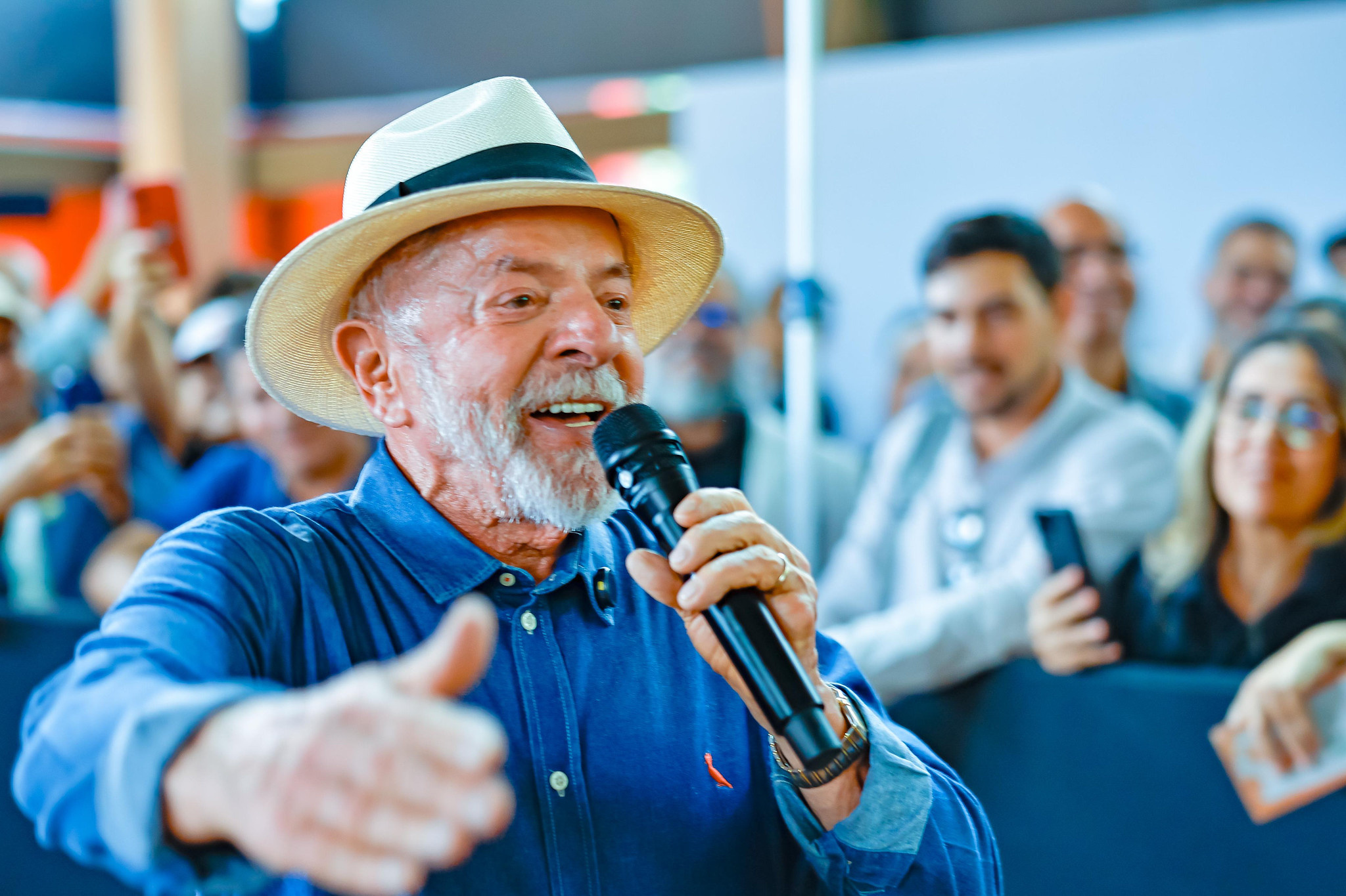 Lula amplia vantagem sobre Flávio Bolsonaro no 1º turno, aponta nova pesquisa