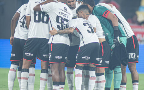 Imagem do post “Até quando?”: jogadores do Vitória explodem contra arbitragem