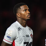 “Não foi pênalti”: Cacá dispara contra arbitragem após derrota do Vitória