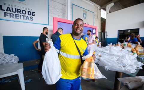 Imagem do post Prefeitura de Lauro de Freitas realiza entrega da Cesta Santa para agentes de limpeza nesta quarta-feira (1º)