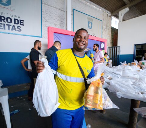 Imagem do post Prefeitura de Lauro de Freitas realiza entrega da Cesta Santa para agentes de limpeza nesta quarta-feira (1º)