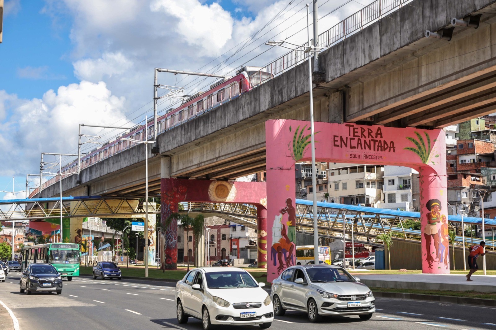 Avenida Bonocô vira maior galeria de arte a céu aberto de Salvador
