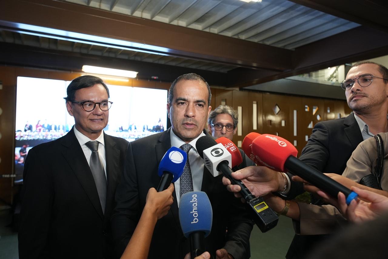 Bruno Reis admite sondagem para vice de Flávio Bolsonaro