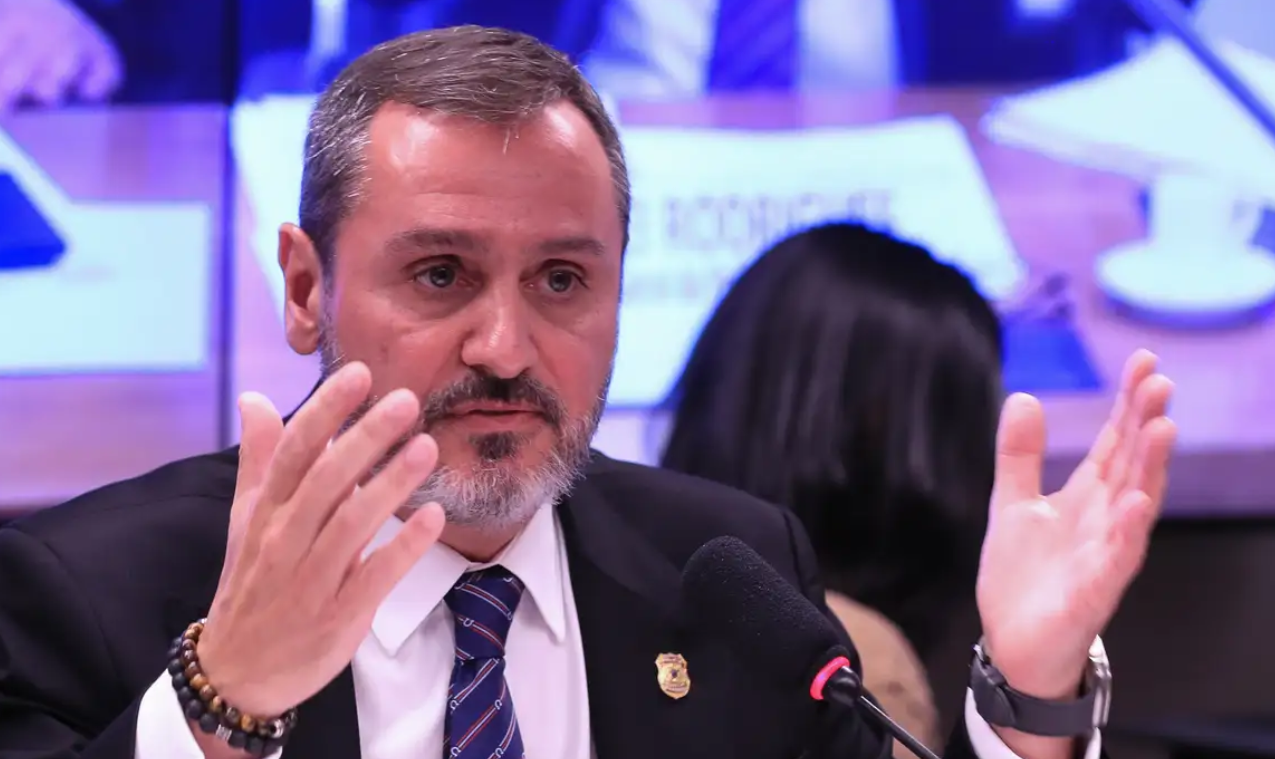 Brasil reage aos EUA e retira credenciais de agente americano na PF em Brasília