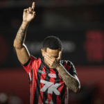 Vitória goleia Juazeirense e assume liderança da Copa do Nordeste