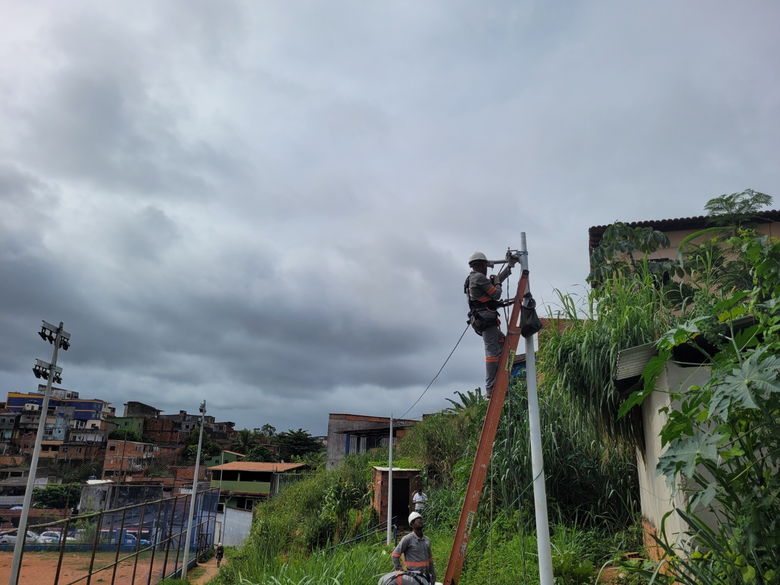 Chuvas em Salvador provocam apagões e iluminação pública entra em alerta máximo