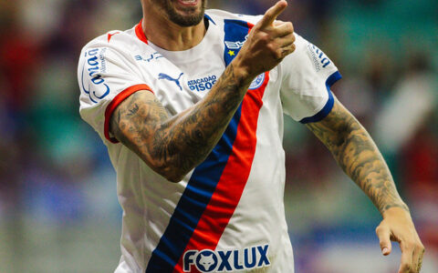 Imagem do post Bahia domina, Everaldo brilha e Tricolor atropela o Athletico na Fonte Nova