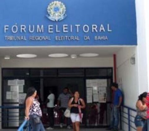 Imagem do post Homem morre após atacar vigilante em fórum eleitoral de Camaçari