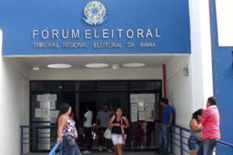 Homem morre após atacar vigilante em fórum eleitoral de Camaçari