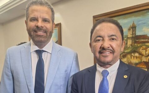 Imagem do post Deputado Roberto Carlos entrega Comenda 2 de Julho a Edelvino Góes