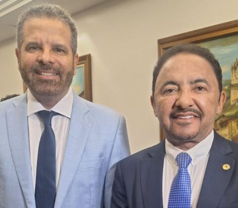 Imagem do post Deputado Roberto Carlos entrega Comenda 2 de Julho a Edelvino Góes