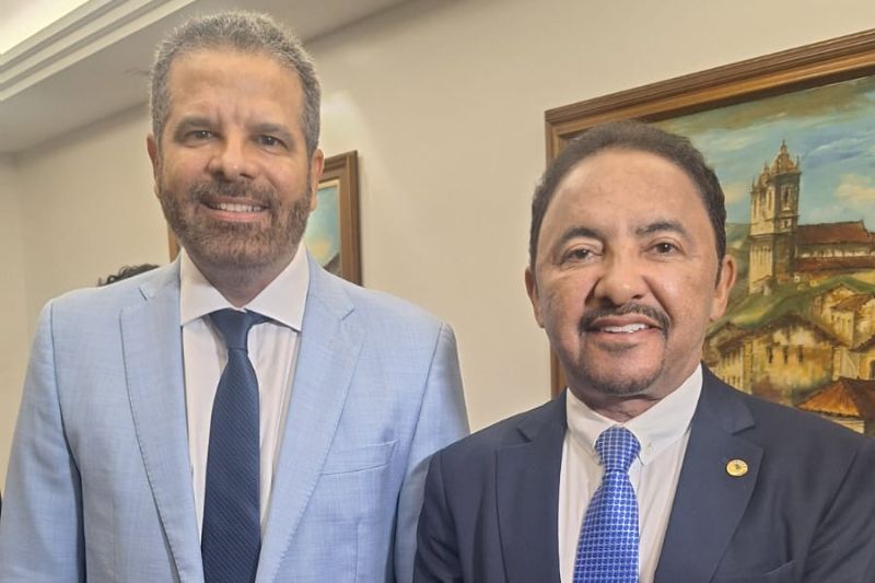 Deputado Roberto Carlos entrega Comenda 2 de Julho a Edelvino Góes