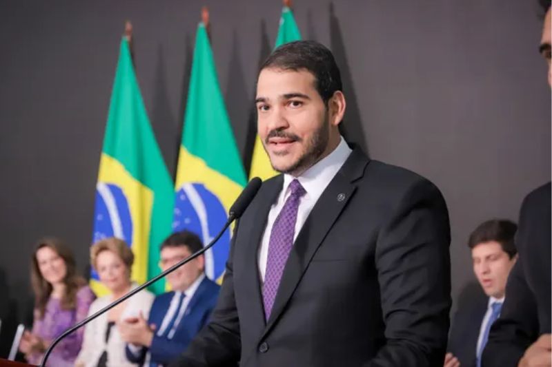 Nome de Lula para o STF afirma ser totalmente contra o aborto em sabatina