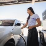 Bahia ganha 1º eletroposto com 80 carregadores e energia solar