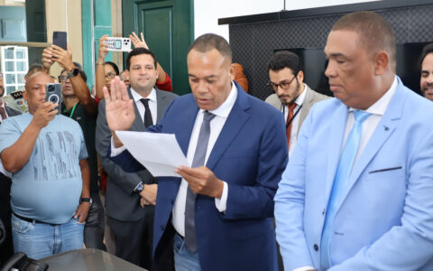 Imagem do post Vereadores tomam posse na Câmara de Salvador após saída de titulares