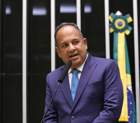 Imagem do post Deputado Jorge Araújo critica leilão da BR-116: “Quatro pedágios em 130 quilômetros”
