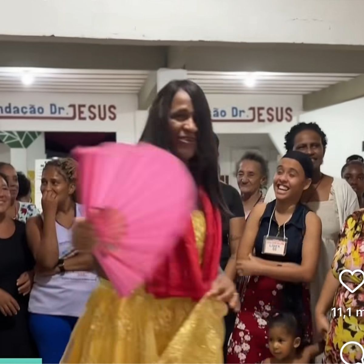 De peruca e vestido, Sargento Isidório ataca mulheres trans em defesa de pastor preso