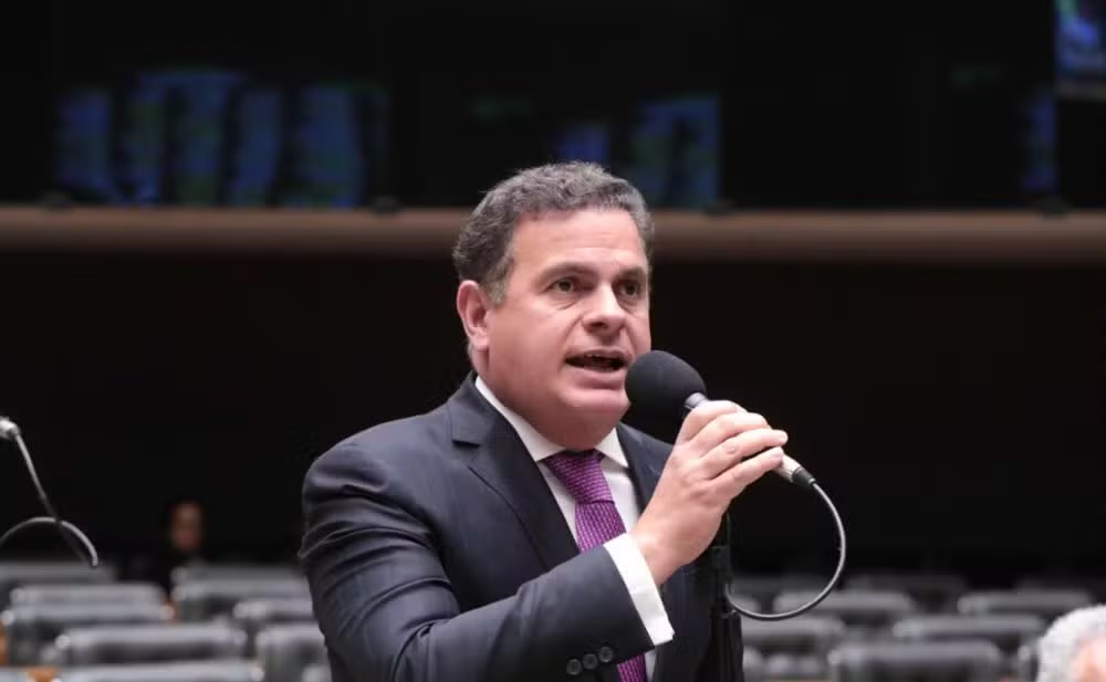 Deputado baiano devolverá R$ 1,4 milhão por empregar funcionárias fantasmas