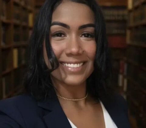 Imagem do post Estudante é assassinada após anunciar fim de relacionamento; ex é suspeito e está foragido