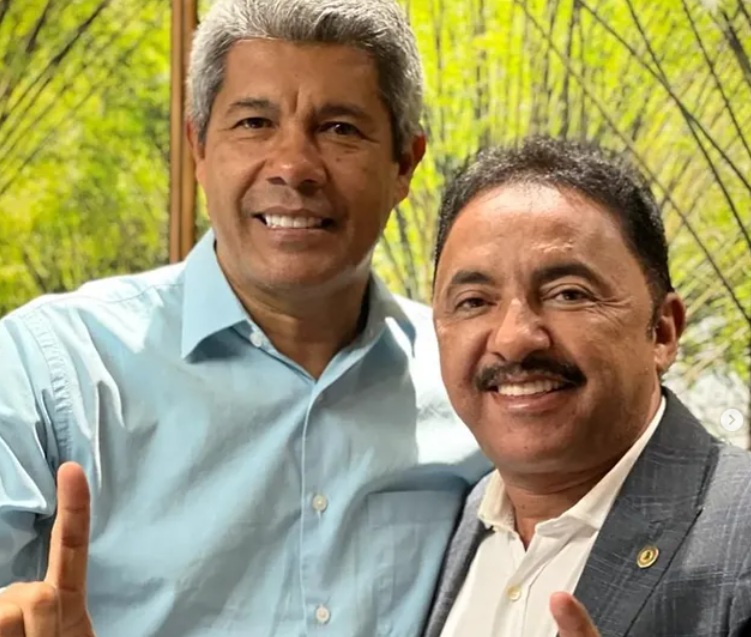 Roberto Carlos exalta Jerônimo e celebra aniversário do governador