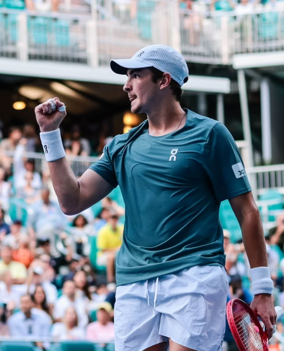 João Fonseca estreia com autoridade e avança sem sustos no Masters 1000