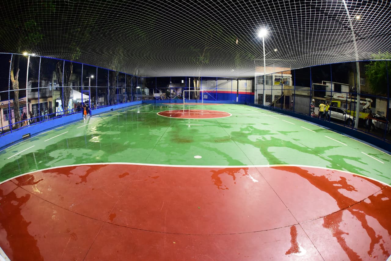 Prefeitura de Salvador entrega nova praça com quadra e parque em Boa Vista de São Caetano