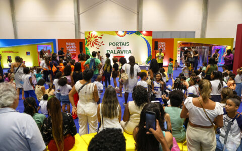 Imagem do post Bienal do Livro Bahia atrai multidões e tem programação especial para crianças