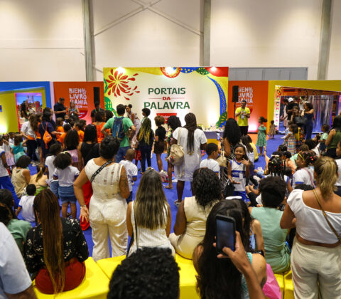 Imagem do post Bienal do Livro Bahia atrai multidões e tem programação especial para crianças