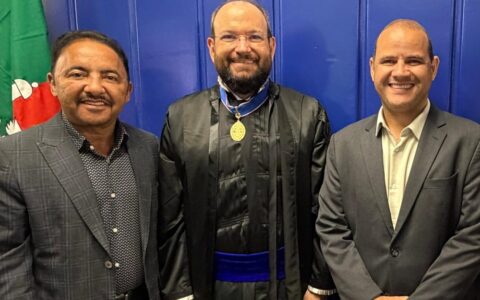 Imagem do post Roberto Carlos elogia novo presidente do TRE-BA: “Bahia está em boas mãos”