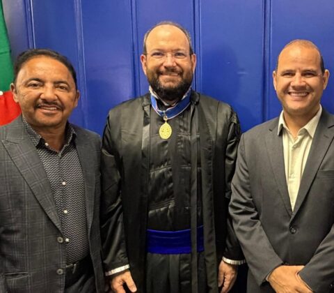 Imagem do post Roberto Carlos elogia novo presidente do TRE-BA: “Bahia está em boas mãos”