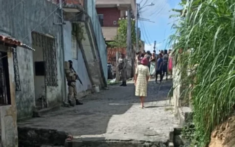 Imagem do post Homem faz família refém em Pirajá e se rende após negociação com a polícia