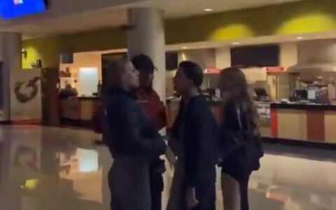 Imagem do post Vídeo: influenciadora e cantor saem na mão dentro de shopping