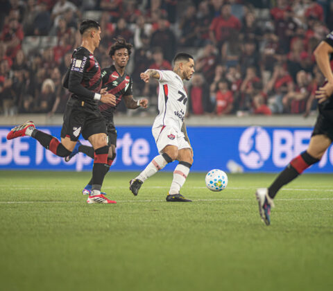 Imagem do post Vitória sofre virada no fim e perde pontos fora de casa na Série A