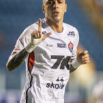 Vitória empata, garante liderança e já tem adversário definido