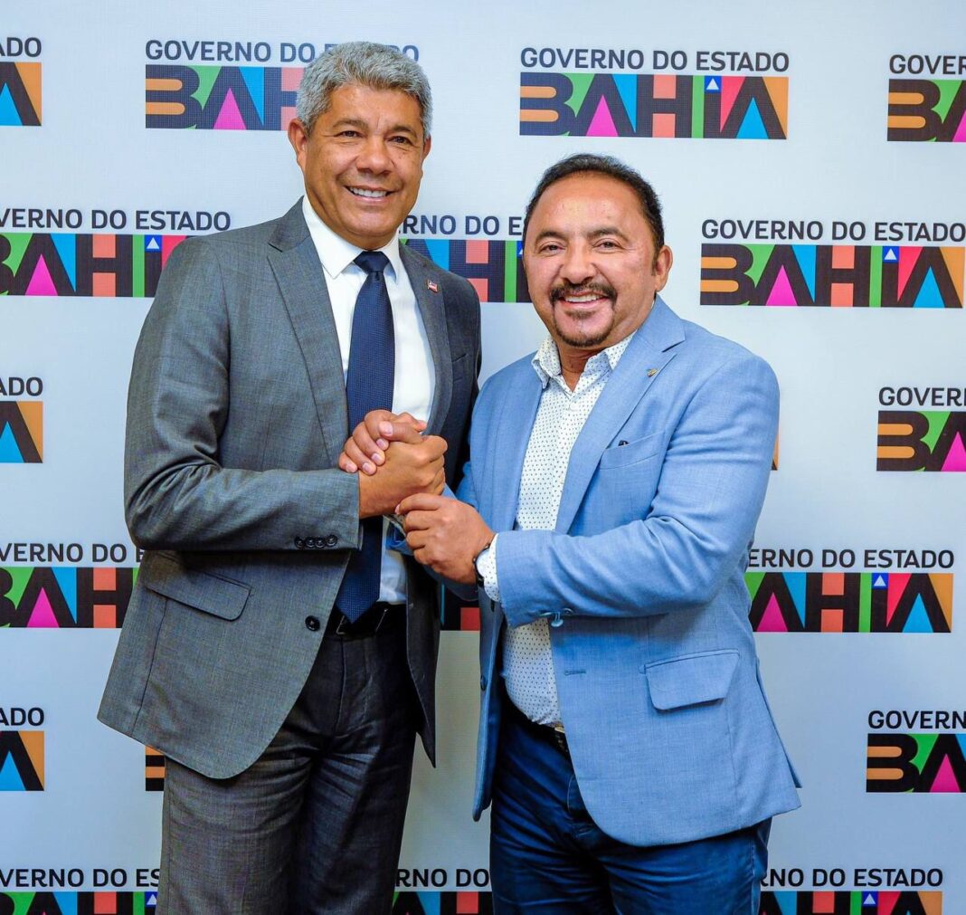 Jerônimo Rodrigues homenageia deputado Roberto Carlos em aniversário