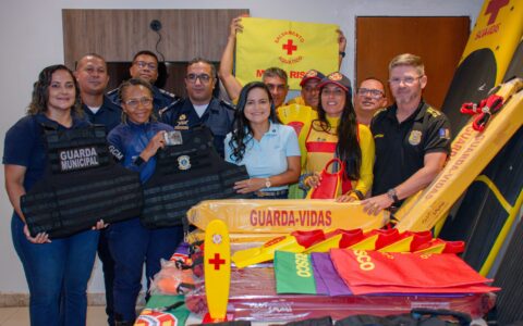 Imagem do post Débora Regis entrega equipamentos e reforça segurança em Lauro de Freitas