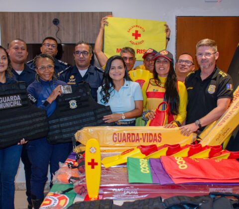 Imagem do post Débora Regis entrega equipamentos e reforça segurança em Lauro de Freitas