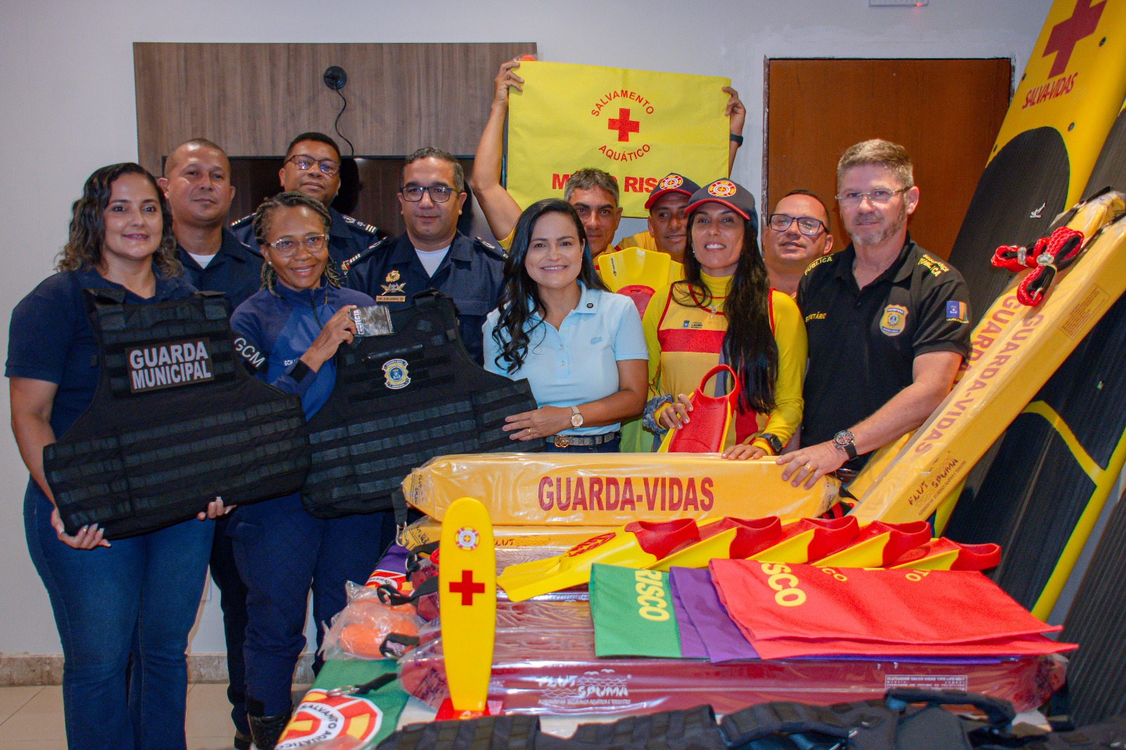 Débora Regis entrega equipamentos e reforça segurança em Lauro de Freitas