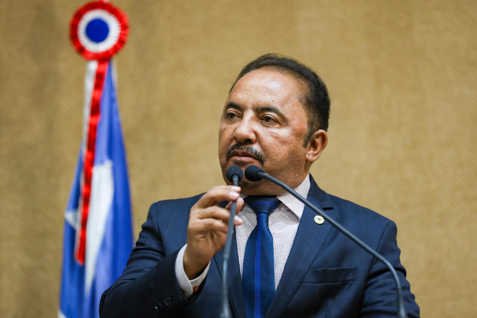 Roberto Carlos leva SAC Móvel a Maniçoba, em Juazeiro