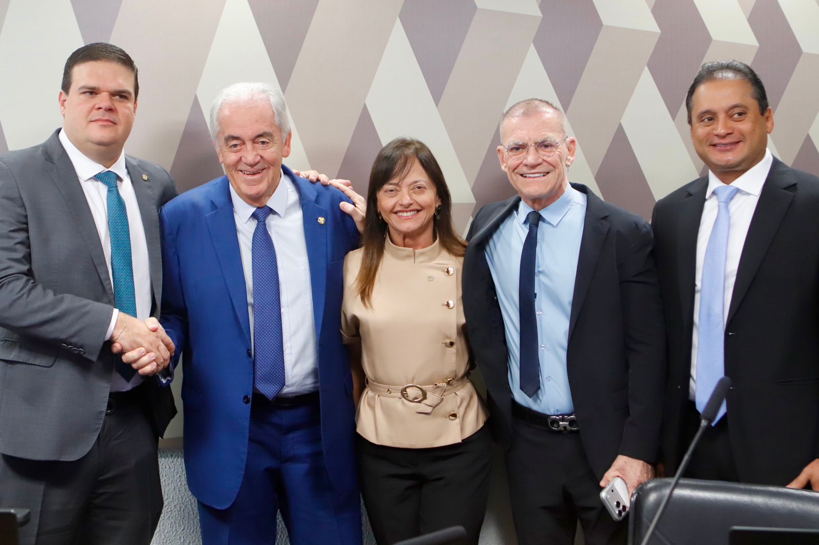 Alice Portugal defende PEC 19 da enfermagem aprovada na CCJ do Senado