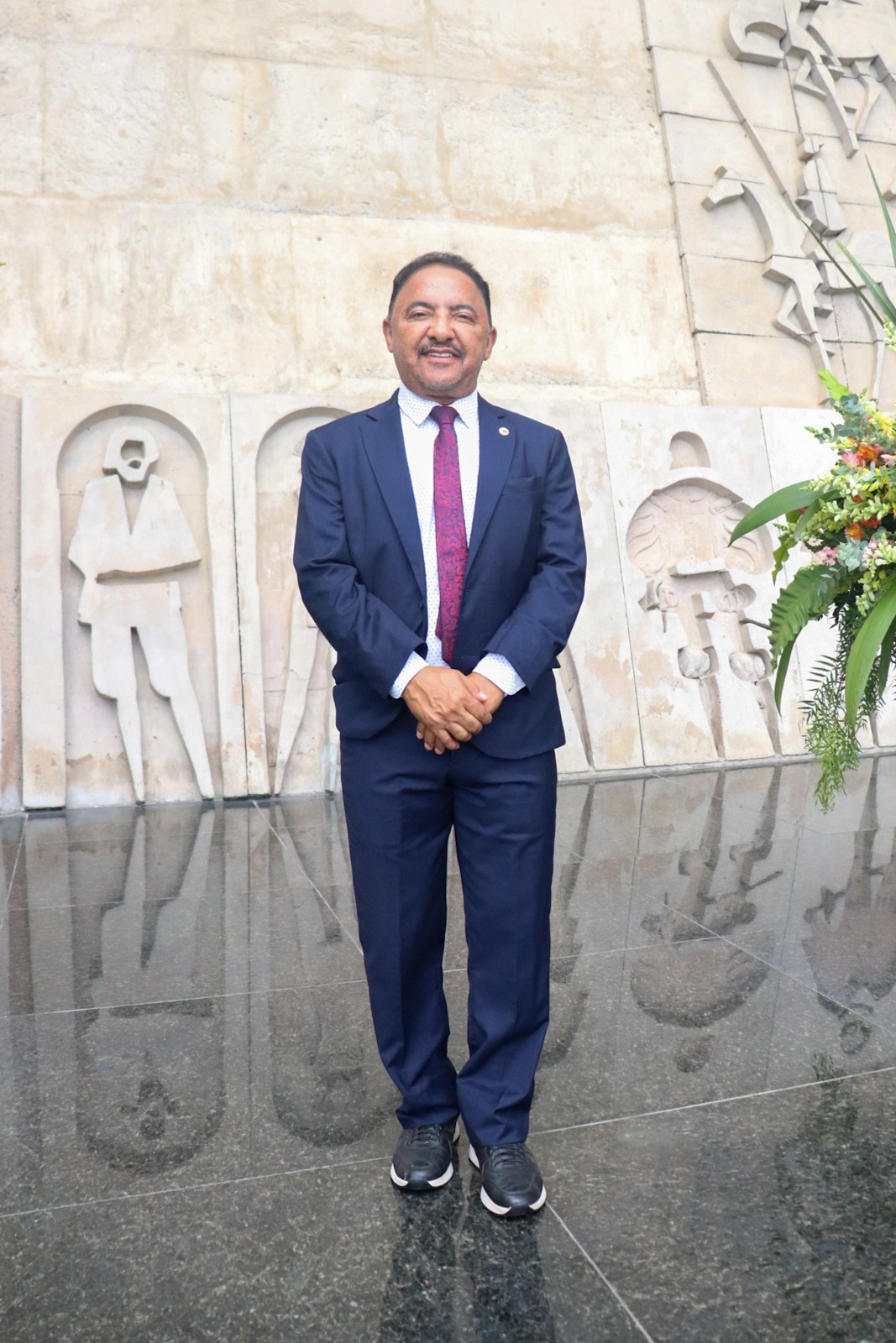 Roberto Carlos propõe folga no aniversário para servidores públicos da Bahia