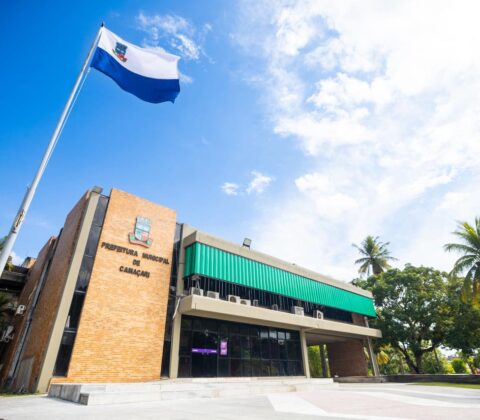 Imagem do post Camaçari paga horas excedentes e gratificação a professores da rede pública municipal