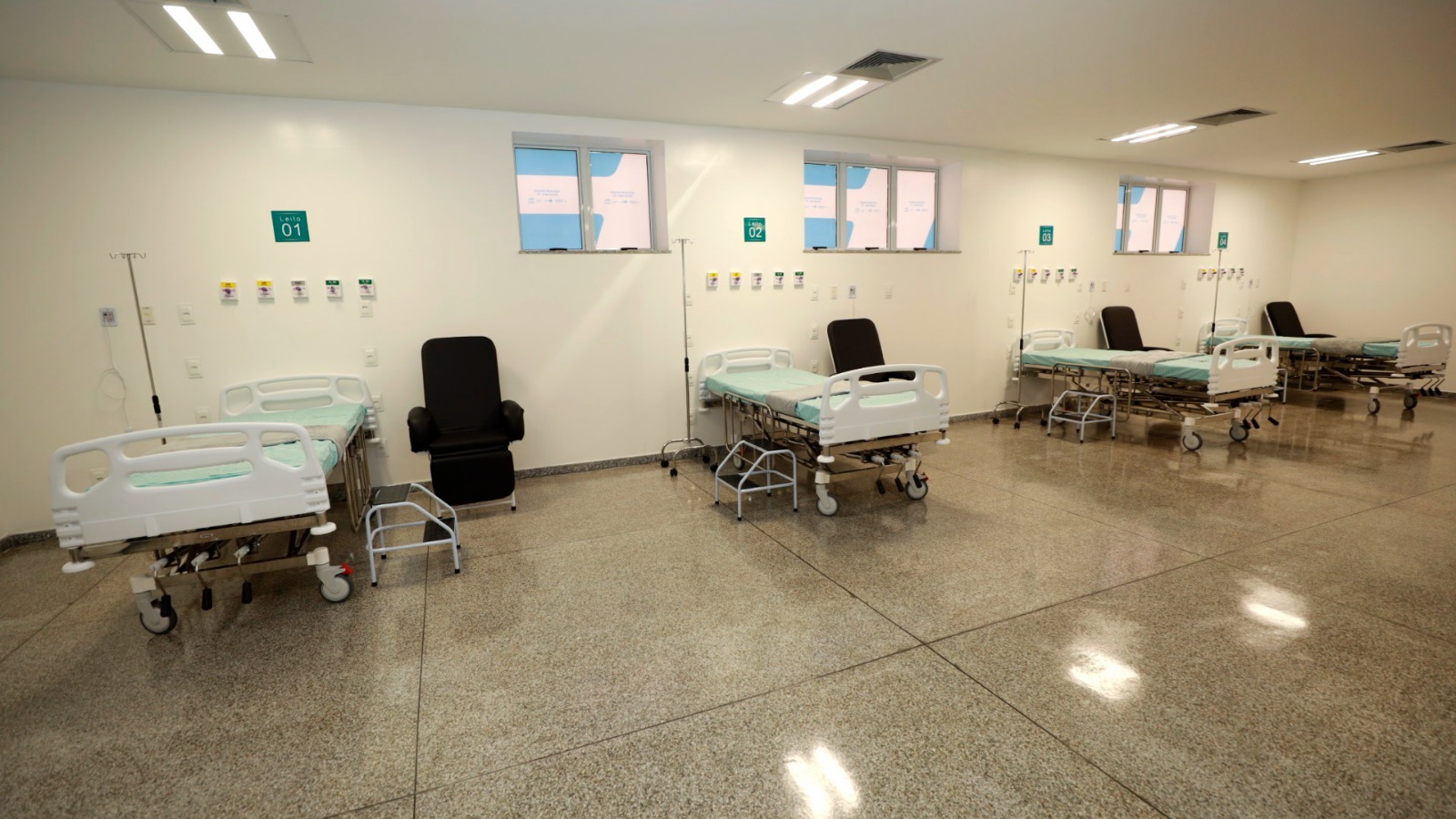 Jerônimo inaugura hospital e libera pacote de obras milionárias no Oeste da Bahia