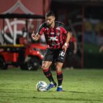 Após golaço, Lucas Rodrigues projeta duelo do Vitória contra o São Paulo