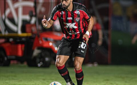 Imagem do post Após golaço, Lucas Rodrigues projeta duelo do Vitória contra o São Paulo