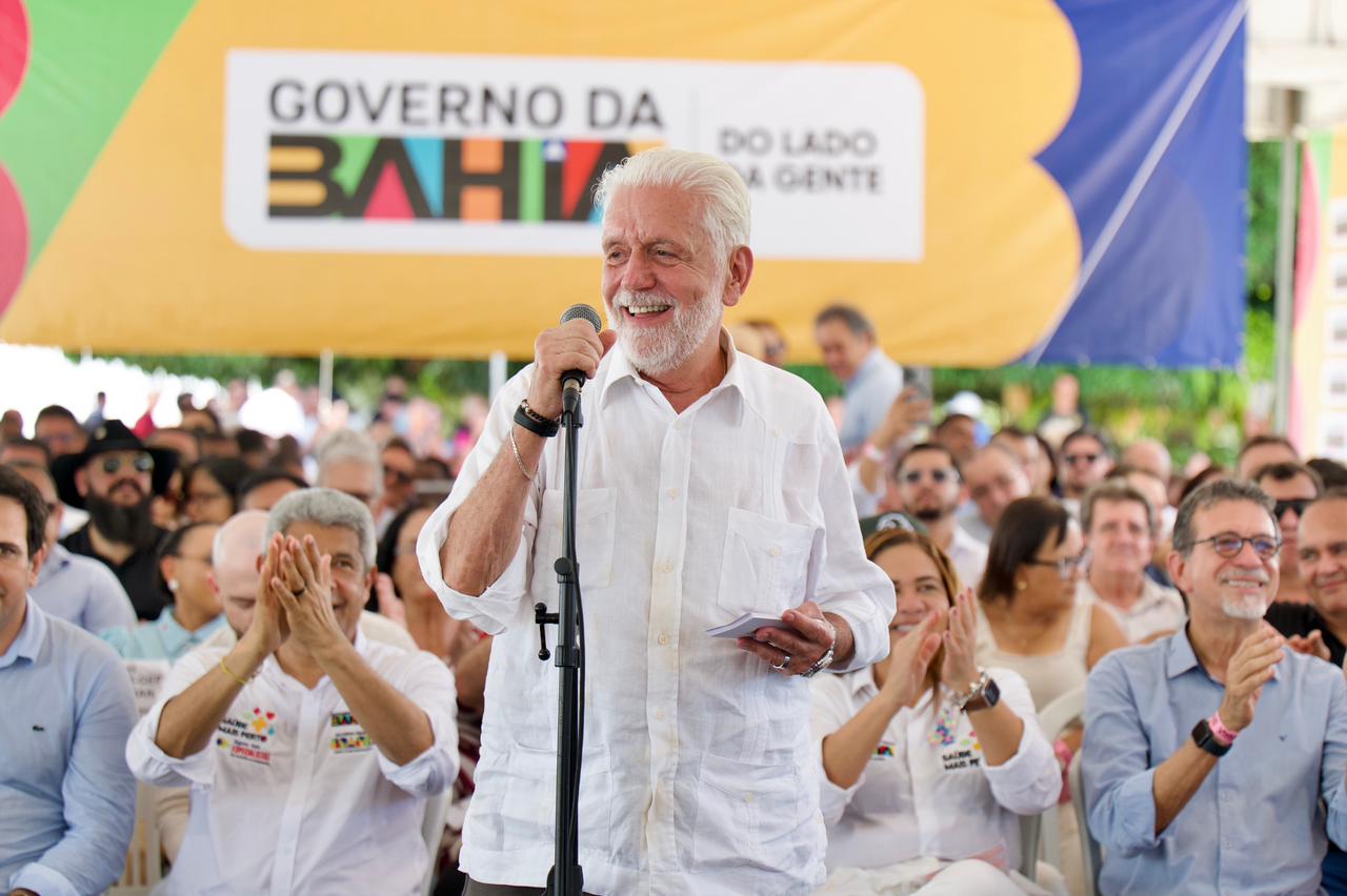 Wagner provoca oposição após entrega de hospital e destaca marca do PT na Bahia