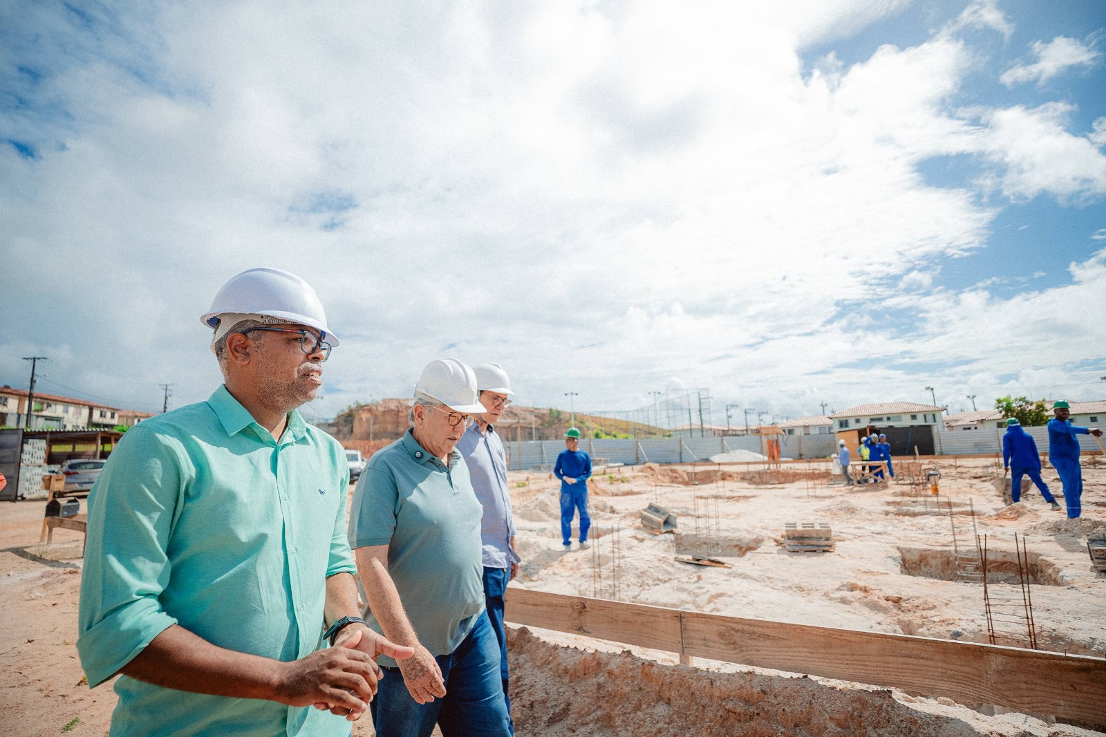 Prefeitura intensifica drenagem e atua em Ipitanga e Vilas do Atlântico