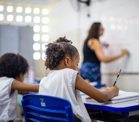 Imagem do post Caetano sanciona reajuste de até 10,36% para professores em Camaçari