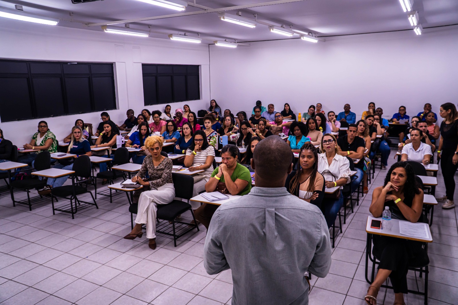 Profissionais de saúde passam por capacitação contra raiva humana em Lauro de Freitas