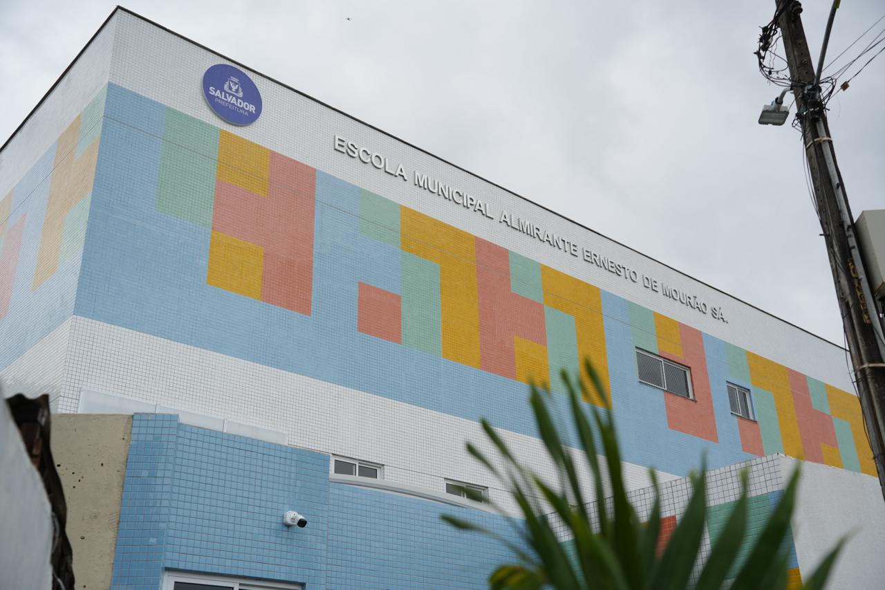 Com investimento de R$20,7 milhões, Prefeitura entrega escola reformada em Paripe